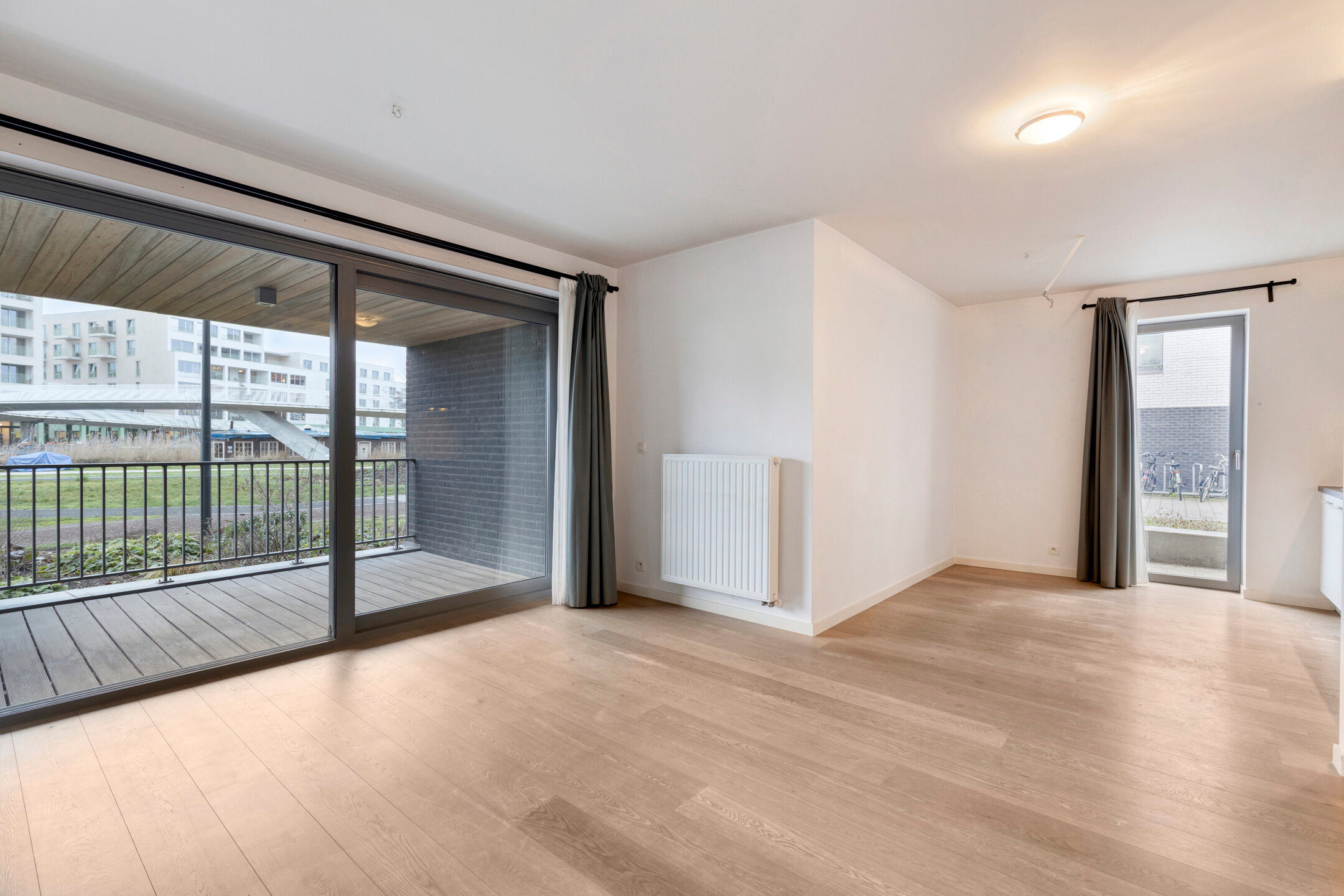Gelijkvloers appartement met ruim overdekt terras, kelderberging en optionele staanplaats in Ledeberg 

In de Jenny Tanghestraat 7 bus 001 te 9050 Ledeberg bevindt zich dit aangename gelijkvloerse appartement dat comfort en functionaliteit perfect combin