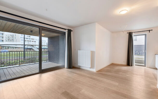 Gelijkvloers appartement met ruim overdekt terras, kelderberging en optionele staanplaats in Ledeberg&nbsp;

In de Jenny Tanghestraat 7 bus 001 te 9050 Ledeberg bevindt zich dit aangename gelijkvloerse appartement dat comfort en functionaliteit perfect combin