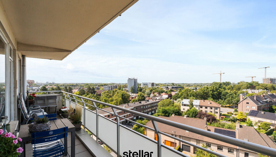 Zeer ruim appartement met 4 slaapkamers en adembenemend zicht &ndash; Gent

Op zoek naar ruimte, comfort &eacute;n uitzicht? Dan mag u dit appartement niet missen!

Gelegen op de zesde verdieping, biedt dit lichtrijke appartement een verrassend mooi zicht over Gent