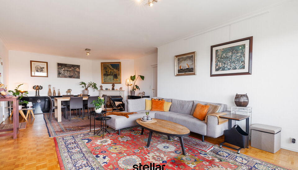 Zeer ruim appartement met 4 slaapkamers en adembenemend zicht &ndash; Gent

Op zoek naar ruimte, comfort &eacute;n uitzicht? Dan mag u dit appartement niet missen!

Gelegen op de zesde verdieping, biedt dit lichtrijke appartement een verrassend mooi zicht over Gent