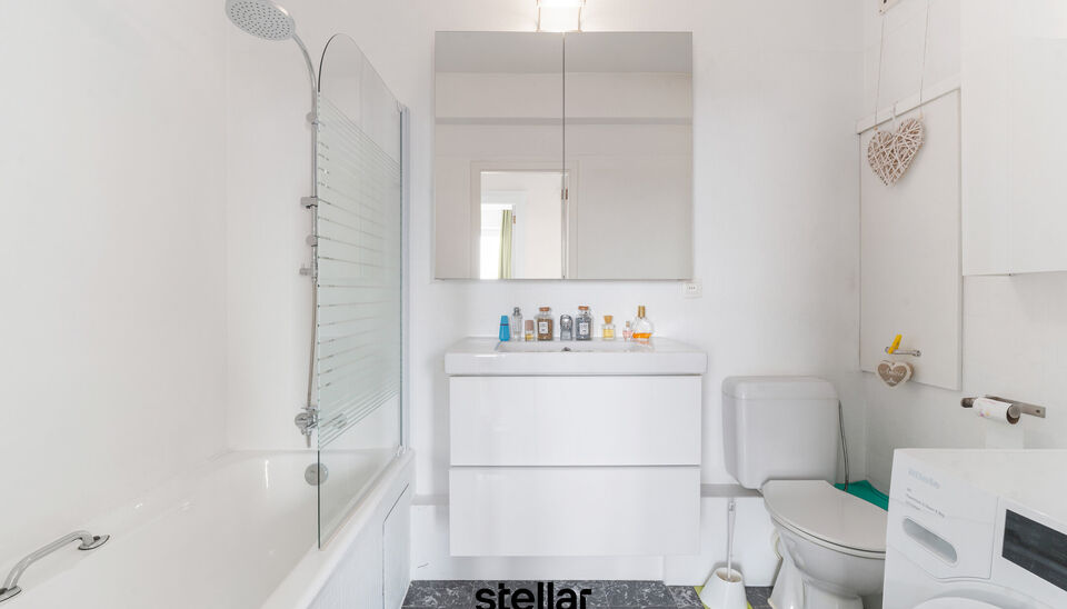 Zeer ruim appartement met 4 slaapkamers en adembenemend zicht &ndash; Gent

Op zoek naar ruimte, comfort &eacute;n uitzicht? Dan mag u dit appartement niet missen!

Gelegen op de zesde verdieping, biedt dit lichtrijke appartement een verrassend mooi zicht over Gent