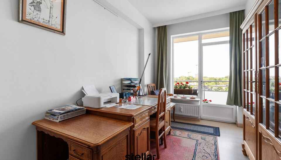 Zeer ruim appartement met 4 slaapkamers en adembenemend zicht &ndash; Gent

Op zoek naar ruimte, comfort &eacute;n uitzicht? Dan mag u dit appartement niet missen!

Gelegen op de zesde verdieping, biedt dit lichtrijke appartement een verrassend mooi zicht over Gent