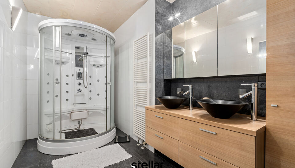 Ruime gezinswoning met 5 slaapkamers op rustige ligging in Nazareth! 🏡

Op een rustige locatie in de Sterrenbosstraat 15 te Nazareth vindt u deze ruime gezinswoning met maar liefst 5 slaapkamers, een gezellige tuin en een afzonderlijke garage.

De woni